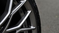 Mitsubishi Xpander itu hadir dengan pelek Facewheels FF72 ukuran 19 inci. Pelek itu memiliki warna matte gunmetal. Foto: dok. Permaisuri