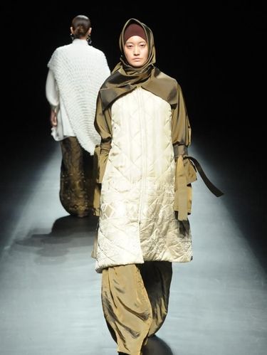 Desainer Indonesia I.K.Y.K Pamerkan Hijab di Amazon Fashion Week Tokyo