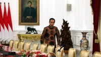 Presiden Jokowi mempersilakan dua menteri di kabinetnya, Menko PMK Puan Maharani dan Seskab Pramono Anung, diproses terkait dugaan penerimaan dana e-KTP. Puan dan Pramono disebut Novanto menerima jatah masing-masing USD 500 ribu dari duit e-KTP. Puan sendiri telah membantah pernyataan Novanto ini. (Foto: Rengga Sancaya/detikcom)