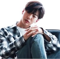 Yongguk BAP dikagumi para fans karena tak seperti perawakannya yang tough, jari tangannya yang panjang terlihat cantik. Foto: Istimewa