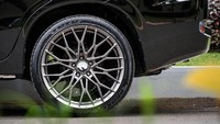 Kalau disamakan dengan velg SUV sih beda, karena SUV bagusnya pakai di 20 dan 22 inch sedangkan Xpander pakenya 18/19 inch, kata Eric Tanzil dari Permaisuri Ban kepada detikOto. Foto: dok. Permaisuri