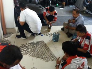 Heboh, Budi Beli Motor Trail Honda Pakai Uang Koin Rp 1.000