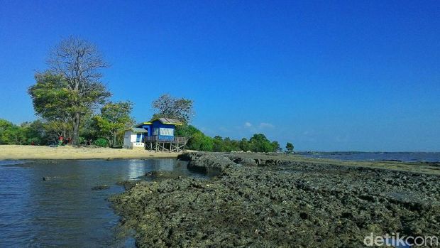 Pantai Di Maros Yang Dipenuhi Gugusan Batu Eksotik