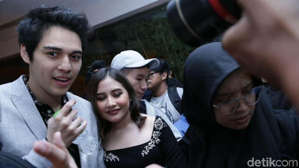 Kemeriahan Gala Premiere Danur 2: Maddah Kemeriahan Gala Premiere Danur 2: Maddah
