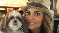 Eks model Playboy, Karen McDougal, mengaku pernah menjalin affair dengan Presiden Amerika Serikat Donald Trump. Wanita cantik itu mengaku tertarik pada pada Trump dan menyukai kharismanya. Kepada media CNN, McDougal menceritakan bahwa dirinya dan Trump telah berhubungan intim puluhan kali sejak mereka pertama kali bertemu di Los Angeles pada Juni 2006. Affair tersebut berlangsung hingga April 2007.  (Foto: Instagram/Karen McDougal)