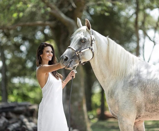 Pada 2013, wanita kelahiran 1982 ini berperan dalam film Irlandia Eliza Lynch, ratu Paraguay. Leryn mendapatkan peran sebagai Eliza Lynch waktu muda. Foto: Instagram