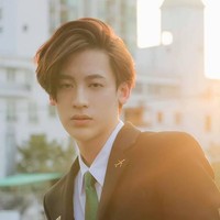 Hidung mancung yang panjang, pipi tirus, mata besar dan kulitnya yang putih merupakan beberapa fitur yang membuat wajahnya sangat mirip Chanyeol EXO. Foto: Instagram