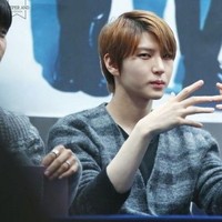 Tangan Leo dari boyband VIXX sering dipuji para fans. Jari-jari Leo sangat panjang sehingga terlihat cantik saat pakai cincin. Foto: Istimewa