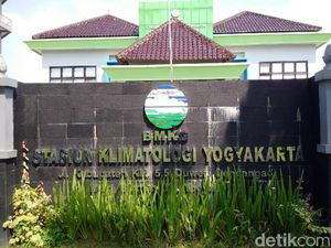 Siklon Marcus Jauhi Indonesia, Gelombang Laut Masih Tinggi