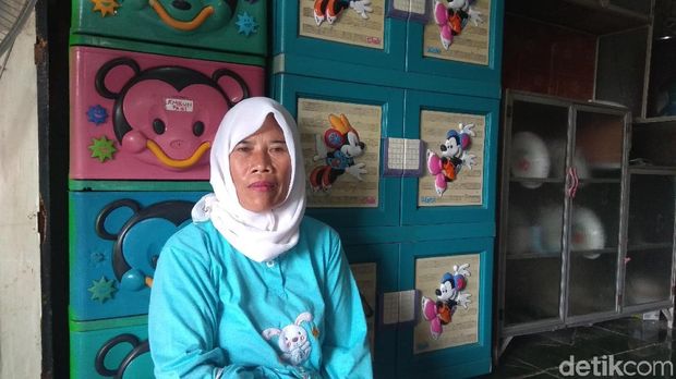 Sarwi, ibu Dirja