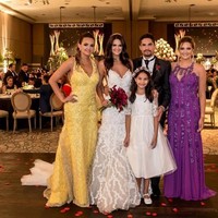 Leryn pun tampak anggun dan menawan berbalut gaun putih rancangan desainer Carlos Burró di hari pernikahannya itu. Foto: Instagram