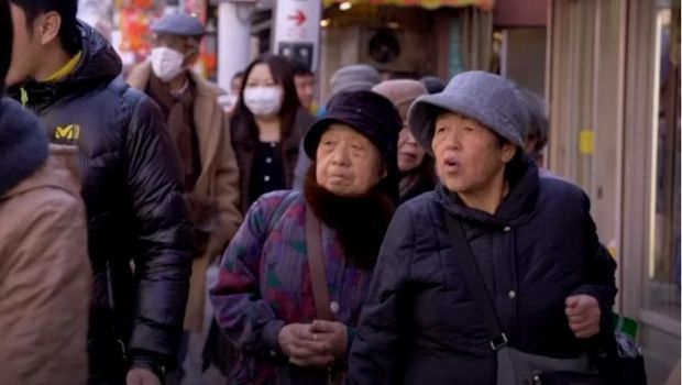 Tak sedikit lansia yang hilir mudik di sini (BBC Travel) 