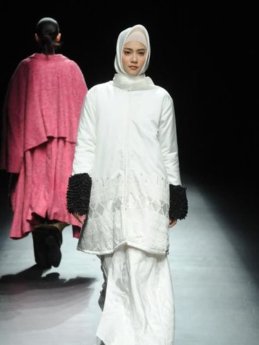 Desainer Indonesia I.K.Y.K Pamerkan Hijab di Amazon Fashion Week Tokyo