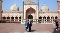 Saat Steinmeier mengunjungi Jama Masjid di Old Delhi, salah satu masjid terbesar di India.  (Foto: Dok. REUTERS/Cathal McNaughton)