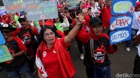 Begini suasana demo di depan Gedung DPR/MPR, Jumat (23/3/2018).