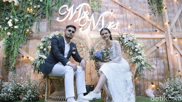  Garden Party Konsep Pernikahan Petra Sihombing dan Firrina Sinatrya