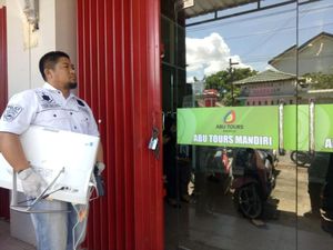 Foto: Rp 1 Triliun Uang Jemaah Raib, Kantor Abu Tours Digeledah