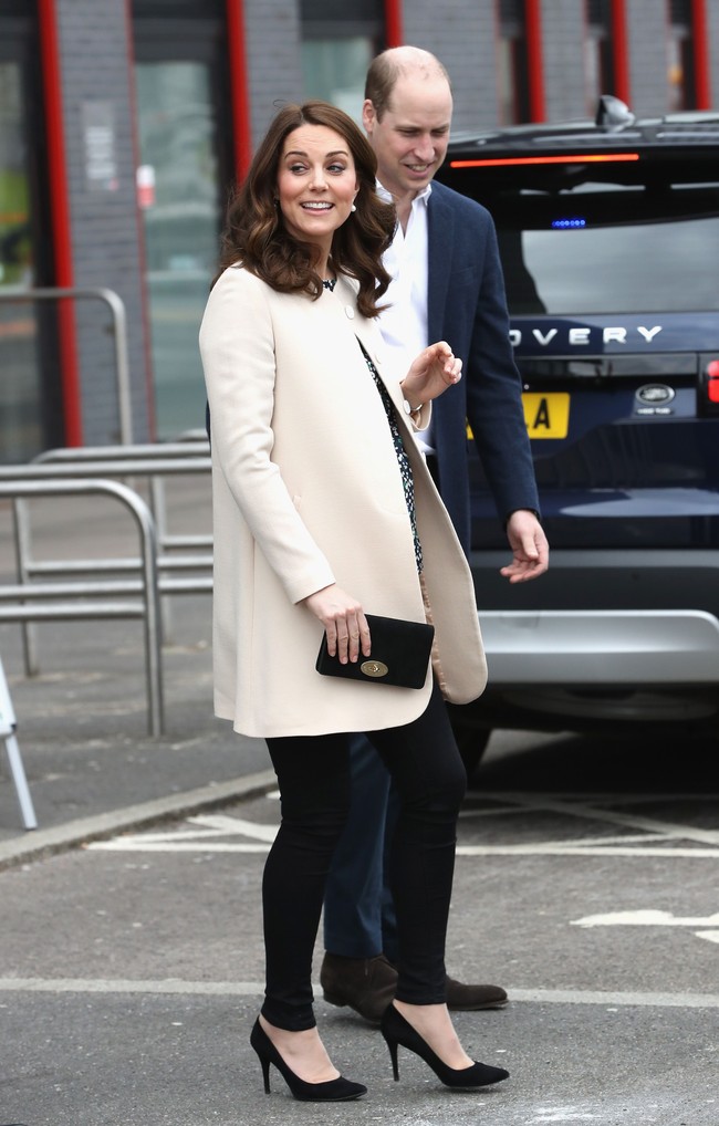 Kate Middleton diperkirakan melahirkan anak ketiganya pada April 2018, meskipun tanggal pastinya belum diketahui. Meskipun hamil besar, Duchess of Cambridge tetap tampil stylish dan atraktif. Foto: Getty Images