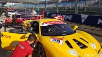 Balapan Ferrari Challenge Trofeo Pirelli Asia Pacific Series tahun ini memasuki musim kedelapan dan untuk pertama kalinya balapan Ferrari Challenge digelar di sirkuit ikonik Albert Park Grand Prix, Melbourne. Foto: Ferrari Jakarta