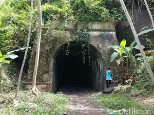 Cerita Terowongan Terpanjang di Indonesia: Cinta & Pesugihan