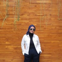 Tantri Kotak juga memilih hijab turban untuk tampil stylish. Hijab seperti ini tampak praktis dan cocok untuk karakter Tantri. Foto: Instagram