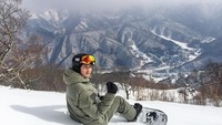 Snowboarding? Jangan ditanya lagi kemampuan Jonghyun di bidang olahraga ini. (Foto: Instagram/cnbluegt)