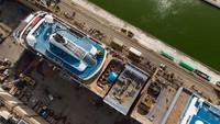 Foto: Bagian kapal baru pun telah terpasang dan mengisi rongga kapal Silver Spirit. Setelah ini tinggal dilanjutkan dengan proses pemasangan (Silversea)