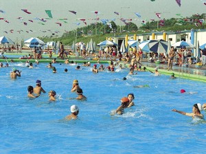 Gempar Kerumunan di Waterboom Cikarang Gegara Diskon Gila-gilaan