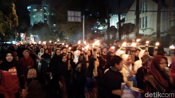 Pawai obor bandung lautan api