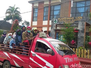 Meski Was-was, Warga Terdampak Gas Beracun Kawah Ijen Pulang