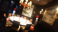Restoran ini, dulunya merupakan bangunan bersejarah bernama Nederlandsch Insiche Kunstkring, yang merupakan tempat galeri seni pada tahun 1914 (Muhammad Ridho/detikTravel)