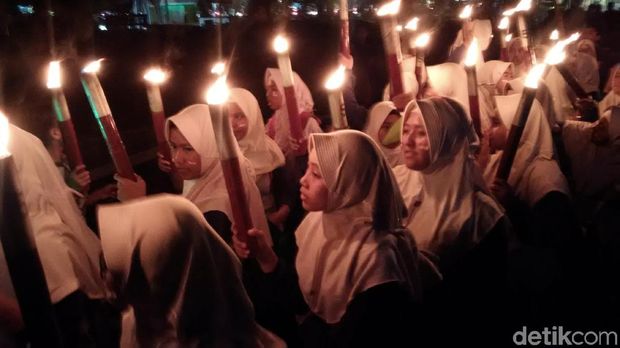 Pawai obor bandung lautan api