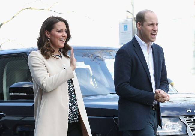 Kate Middleton dan Pangeran William mengunjungi Olympic Park di London, Inggris, Kamis (22/3/2018). Kunjungan tersebut menjadi yang terakhir sebelum Kate Middleton cuti melahirkan anak ketiganya. (Foto: Getty Images)
