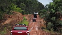 Pada 2018 akan dibuka jalan baru sepanjang 18 km di daerah yang terjal sekali sehingga pada akhir 2018 yang belum tembus 189 km.Foto: Dok. Kementerian PUPR