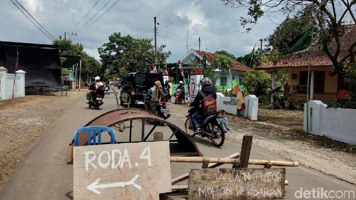 Warga Batang Masih Blokir Jalan Menuju Proyek Tol