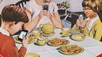 Duh, Kaesang mengunggah foto editan dirinya dan sang kakak, Ghibran. Tidak ada yang tahu foto ini dibuatnya langsung atau tidak. Tapi kok ia mengubah dirinya jadi ibu-ibu, ya? Ada ada aja, deh. Foto: Instagram @kaesangp