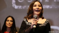  Lagu Prilly sendiri diciptakan oleh Melly Goeslaw. Foto: Palevi S/detikHOT