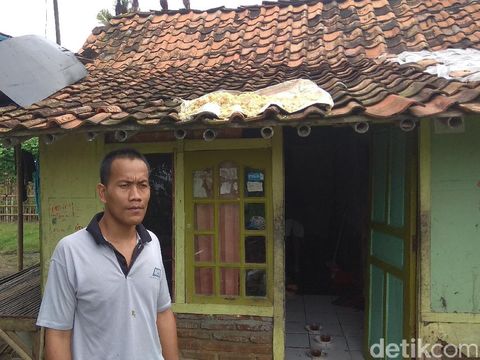 Dirja di rumahnya