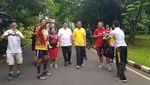 Kaus Kuning dan Chopper Emas di Obrolan Cawapres Jokowi-Airlangga