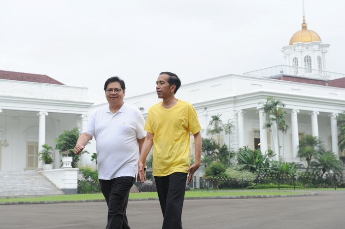Ini Kata PDIP Soal Kaus Kuning Jokowi Saat Bertemu Airlangga