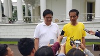 Ya ngobrol yang ringan-ringan mengenai Golkar, mengenai cawapres, bicara masalah negara. Ya macam-macam, namanya sambil joging kan nggak apa-apa, kata Jokowi.