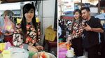 Mau Beli Daging, Getuk dan Takoyaki? Wanita Cantik dan Seksi Siap Melayani