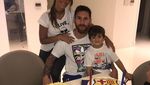 Keren! Begini Nih Gaya Makan Pesepak Bola Lionel Messi