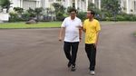 Potret Akrab Jokowi-Airlangga: Joging hingga Beri Makan Kambing