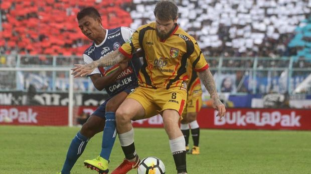 Arema FC gagal mempertahankan keunggulan 2-0 ketika berjumpa Mitra Kukar di pekan perdana Liga 1 2018.