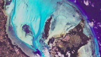 Menjadi astronot adalah pekerjaan yang mengagumkan. Profesi ini memberikan pengalaman out of the world dalam arti sesungguhnya. Astronot asal Prancis Thomas Pesquet pun tahu itu, dan dia berbaik hati membagi berbagi cerita di akun Instagramnya. Ini adalah Pulau Pemba, Kepulauan Zanzibar.  Foto: Instagram @thom_astro