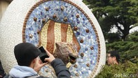 Selain sepakbola, Barcelona merupakan kota dengan banyak bangunan artistik karya Antonio Gaudi. Inilah Park Guell (Femi Diah/detikTravel)