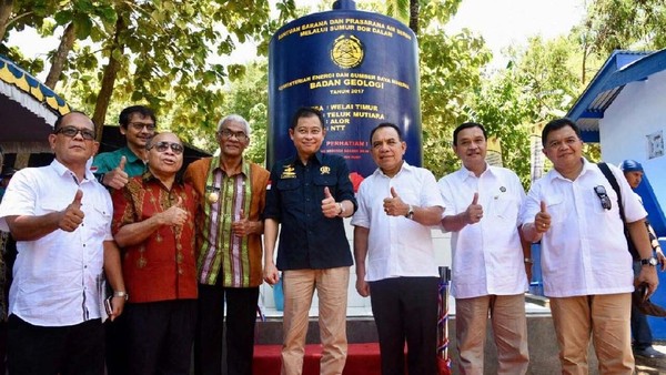 Jonan Resmikan 21 Unit Pembangkit Listrik dan 12 Sumur Bor