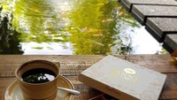 Dodol khas Betawi dibuat berbeda oleh PKK DKI Jakarta. Tampilannya apik dan menarik dengan kotak bersekat yang cantik. Paling enak menikmatinya dengan secangkir kopi hitam. Foto: Instagram @fery.farhati