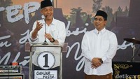 Pasangan Gubernur-Wagub Jawa Tengah terpilih, Ganjar Pranowo dan Taj Yasin. Maju di Pilgub Jateng, Ganjar-Taj Yasin diusung partai PDIP, PPP, Demokrat, NasDem dan Golkar. (Foto: Angling Adhitya Purbaya/detikcom)
